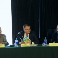 В Фестивальном доме на городской эспланаде Перми состоялась встреча председателя Пермской городской Думы Юрия Уткина с представителями природоохранных общественных организаций В Фестивальном доме на городской эспланаде Перми состоялась встреча председателя Пермской городской Думы Юрия Уткина с представителями природоохранных общественных организаций